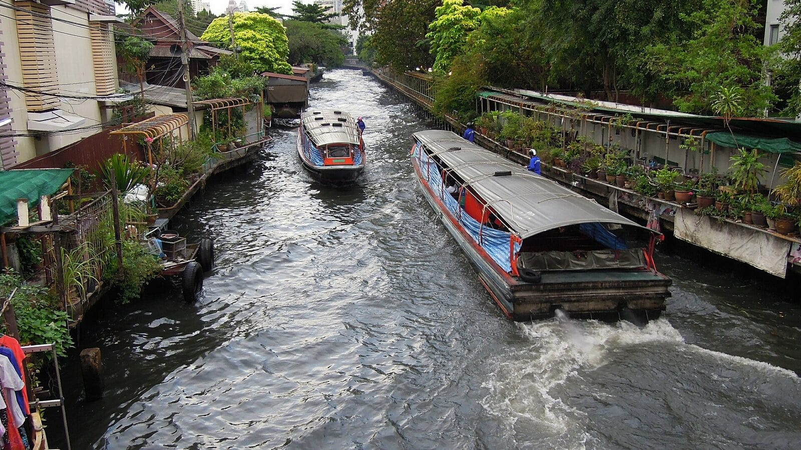 Longtail boat on the khlongs