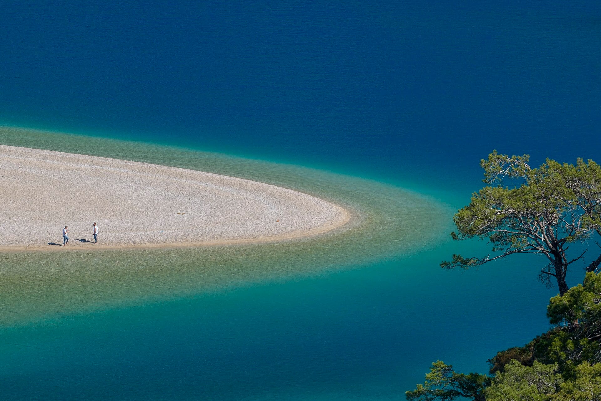 Ten sunshine spots where toddlers and teenagers are equally happy